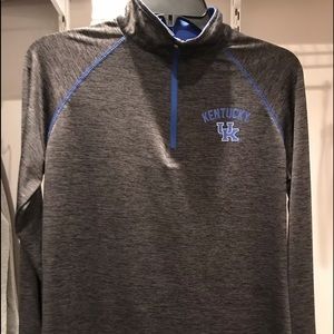 UK Wildcats pull-over